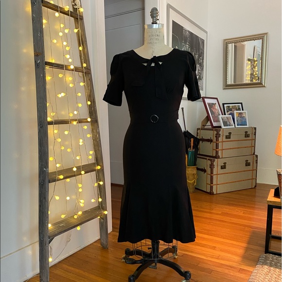 Dresses & Skirts - Black retro inspired midi